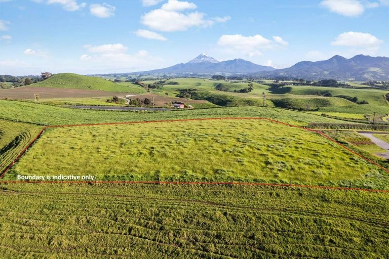 Photo of property in Tapuae, 11 Washer Road, Omata, New Plymouth, 4374