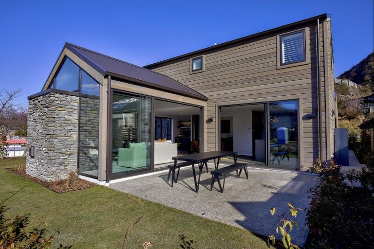 Photo of property in 9b Caernarvon Street, Arrowtown, 9302