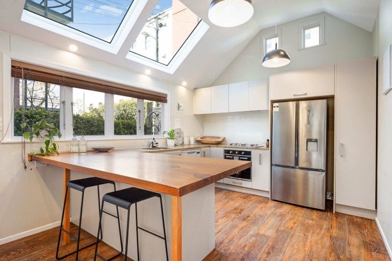 Photo of property in 15 Selwyn Terrace, Thorndon, Wellington, 6011