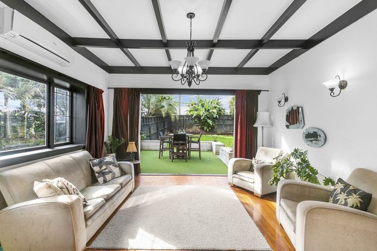 Photo of property in 4078a Great North Road, Glen Eden, Auckland, 0602