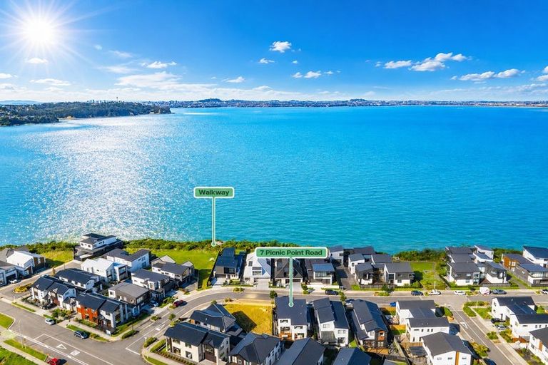 Photo of property in 7 Picnic Point Road, Hobsonville, Auckland, 0616