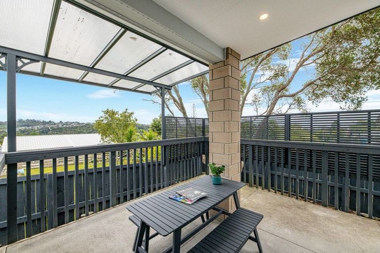 Photo of property in 16a Pine Avenue, Henderson, Auckland, 0612