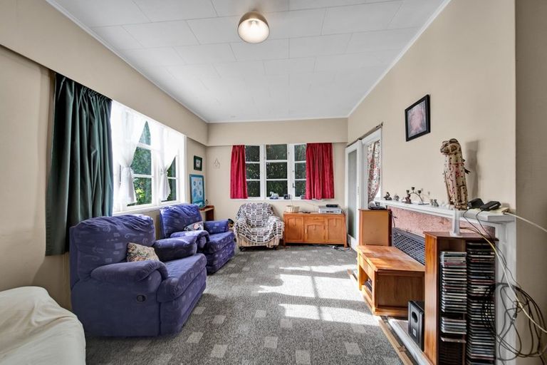 Photo of property in 12 Caledonia Street, Hawera, 4610