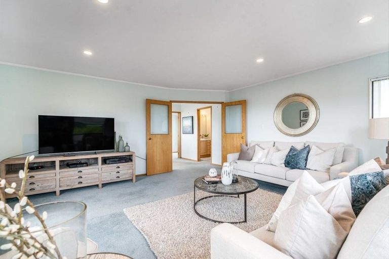 Photo of property in 2/14 Raleigh Road, Northcote, Auckland, 0627