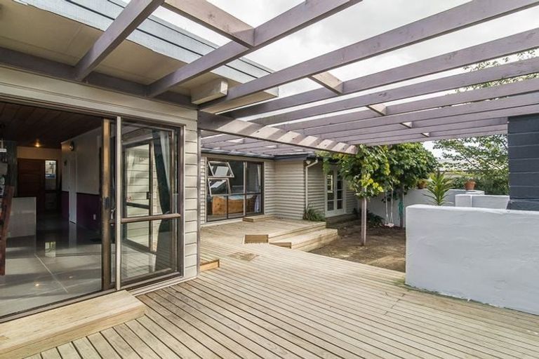 Photo of property in 365 Te Moana Road, Waikanae, 5036