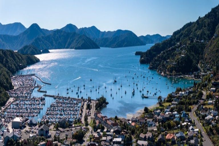 Photo of property in 21 Captains Close, Waikawa, Picton, 7220