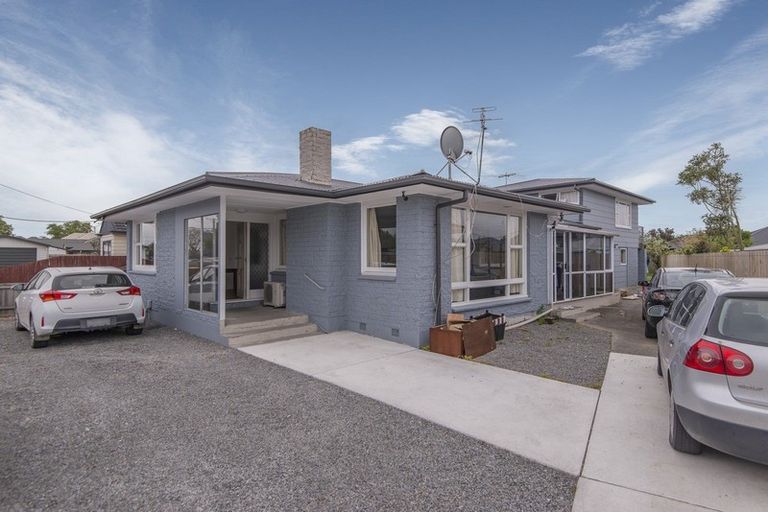 Photo of property in 56 Middlepark Road, Sockburn, Christchurch, 8042
