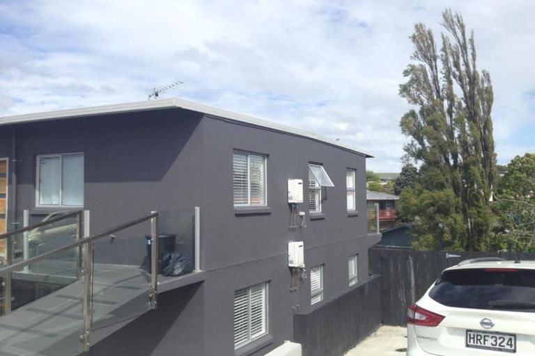 Photo of property in 2/7 Alston Avenue, Kelston, Auckland, 0602