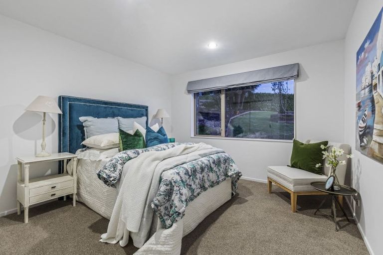 Photo of property in 127 Vaughans Road, Okura, Albany, 0792