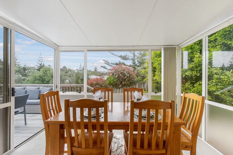 Photo of property in 8 Palawan Place, Torbay, Auckland, 0630