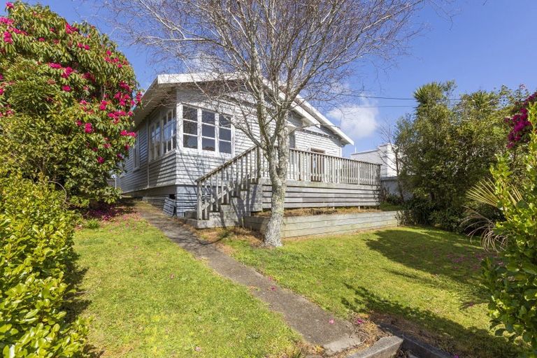 Photo of property in 2 Chilman Street, Strandon, New Plymouth, 4312