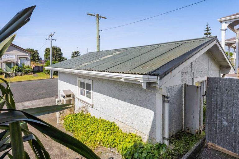 Photo of property in 28 Cambridge Street, Patea, 4520