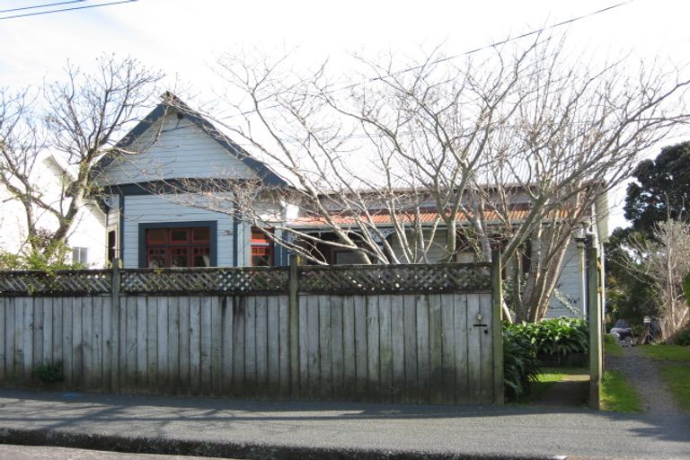 Photo of property in 118 Hine Street, New Plymouth, 4310