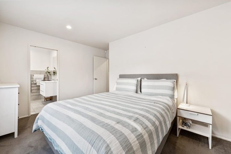 Photo of property in 25 Broadfield Street, Massey, Auckland, 0614