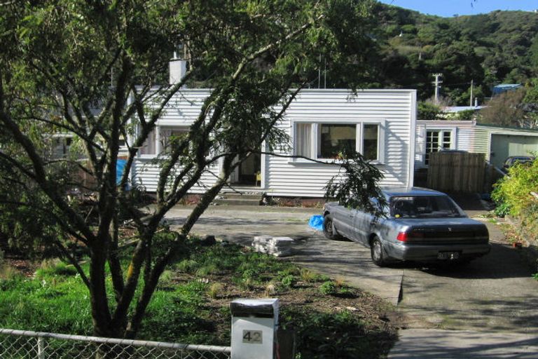 Photo of property in 42 Airlie Road, Plimmerton, Porirua, 5026