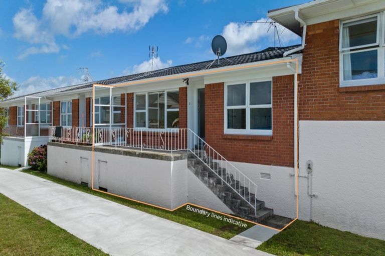 Photo of property in 2/174 East Coast Road, Forrest Hill, Auckland, 0620