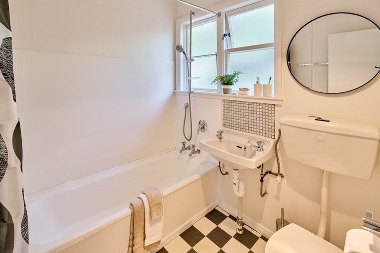 Photo of property in 106 Sidlaw Street, Strathmore Park, Wellington, 6022