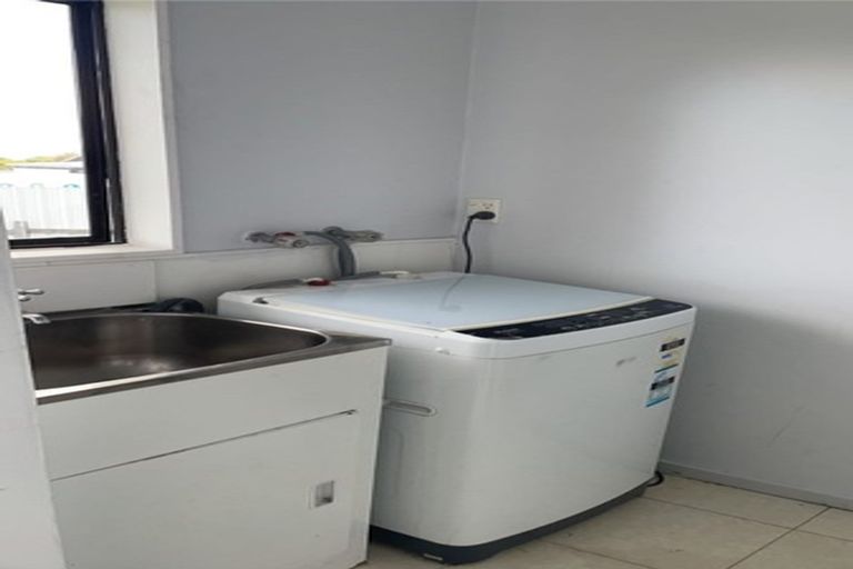 Photo of property in 76 Shifnal Drive, Randwick Park, Auckland, 2105