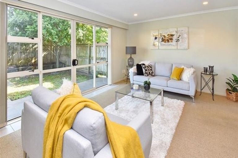 Photo of property in 8 Lime Crescent, Papakura, 2110