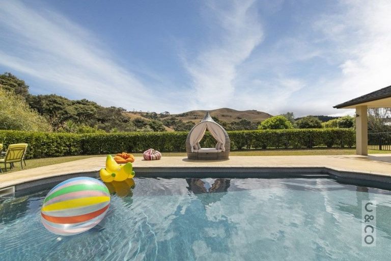 Photo of property in 1030 Peak Road, Helensville, 0875