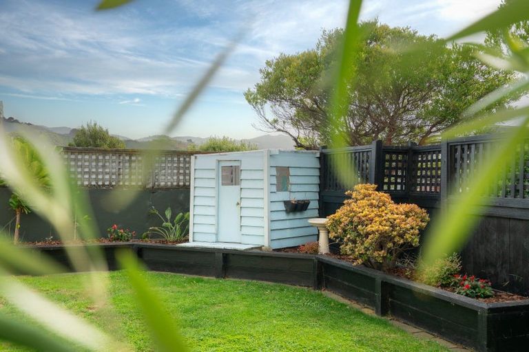 Photo of property in 11 Bay Lair Grove, Island Bay, Wellington, 6023