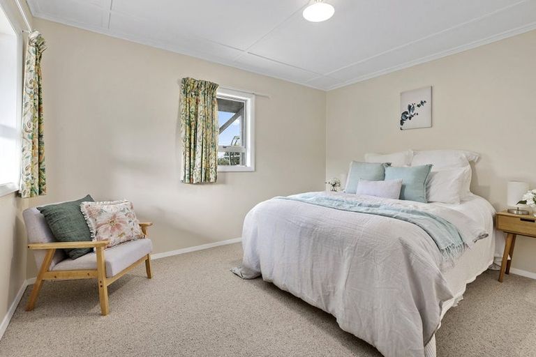 Photo of property in 5 Te Reinga View, Tawa, Wellington, 5028
