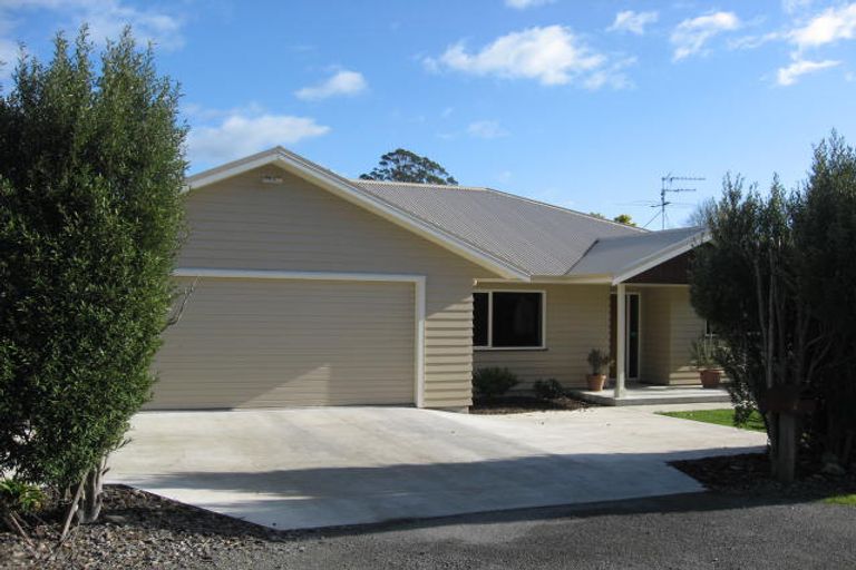 Photo of property in 2 Cotter Street, Greytown, 5712