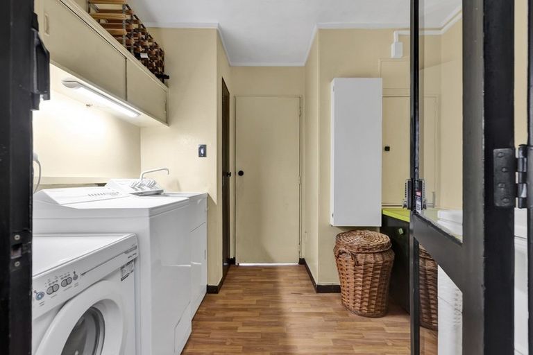 Photo of property in 19a John Guthrie Place, Merrilands, New Plymouth, 4312