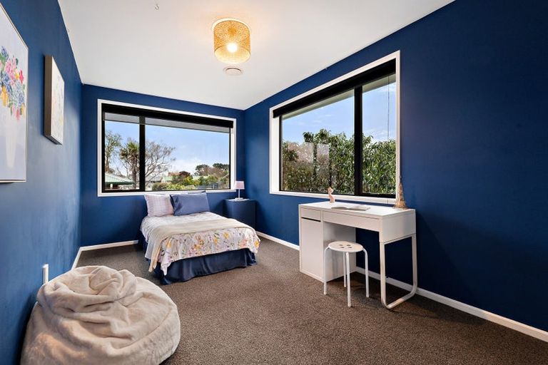 Photo of property in 17 Warren Crescent, Hillmorton, Christchurch, 8025