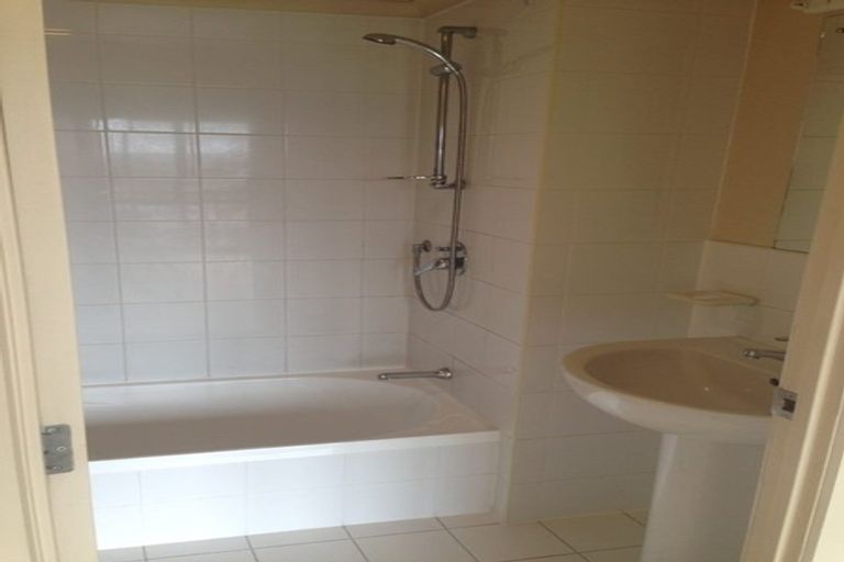 Photo of property in The Rennaissance, 14h/18 Ronwood Avenue, Manukau, Auckland, 2104