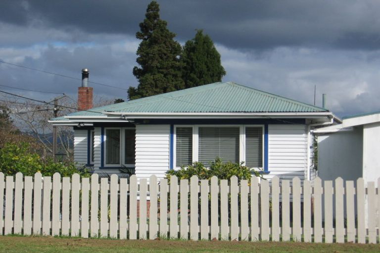Photo of property in 8 Waione Avenue, Te Atatu Peninsula, Auckland, 0610