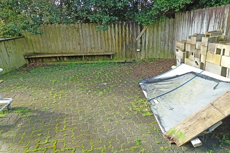 Photo of property in 7 Halloran Place, Massey, Auckland, 0614