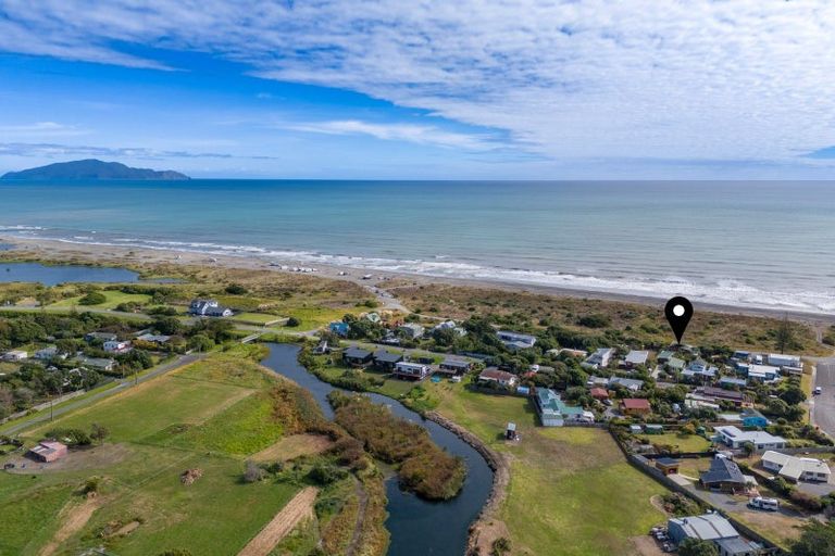 Photo of property in 31 Kapiti Lane, Otaki Beach, Otaki, 5512