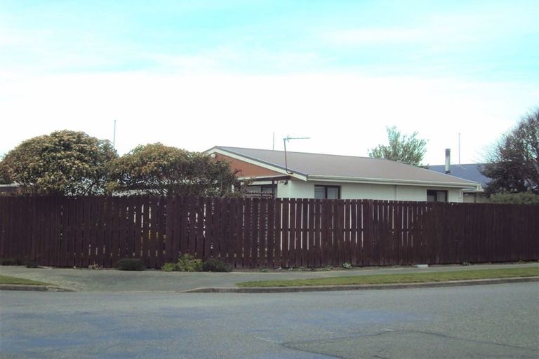 Photo of property in 2/122 Effingham Street, North New Brighton, Christchurch, 8083