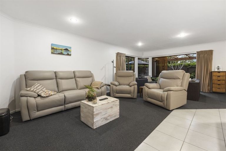 Photo of property in 24 Saint Heliers Place, Papamoa Beach, Papamoa, 3118