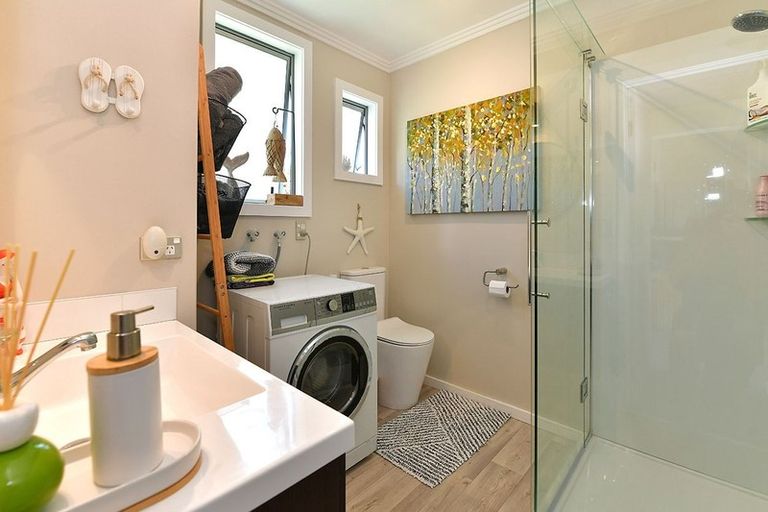 Photo of property in 1/142 Stanmore Bay Road, Stanmore Bay, Whangaparaoa, 0932