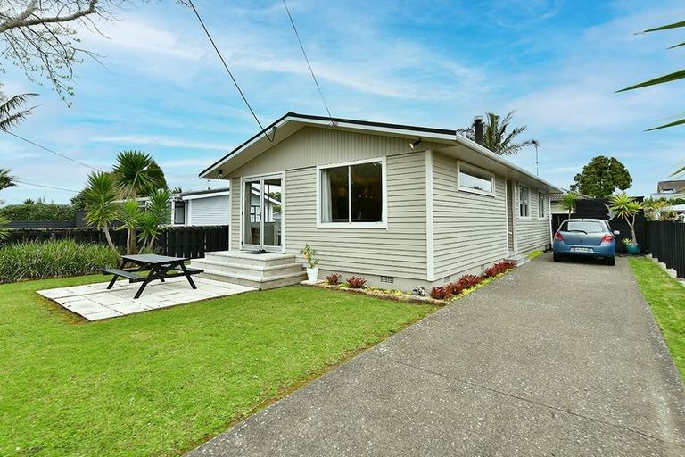 Photo of property in 27 Doment Crescent, Orewa, 0931