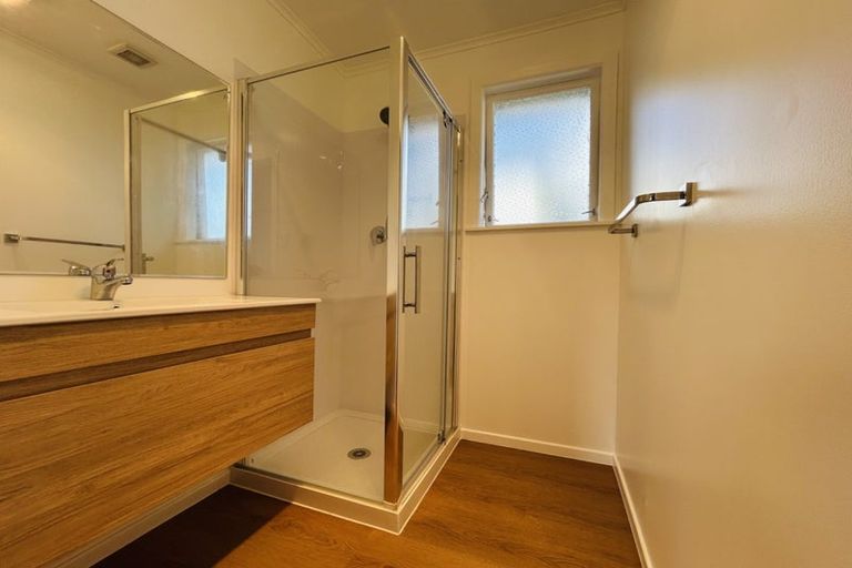 Photo of property in 27 Normandy Place, Henderson, Auckland, 0610