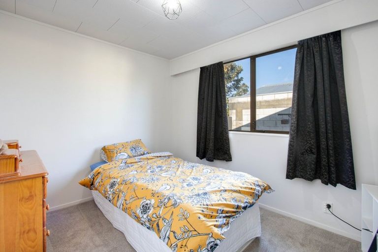 Photo of property in 32 Plowman Crescent, Onekawa, Napier, 4110
