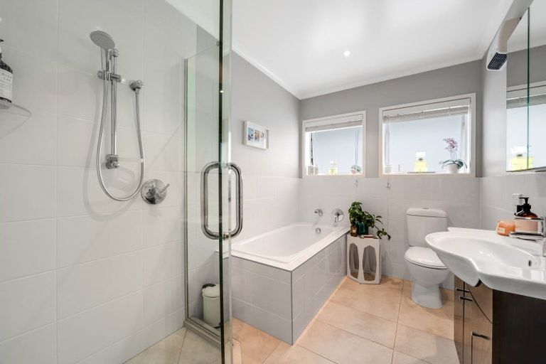 Photo of property in 11 Holly Way, Sunnyhills, Auckland, 2010