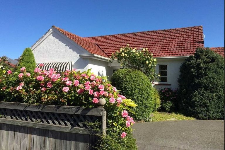 Photo of property in 8 Dalton Place, Burnside, Christchurch, 8053