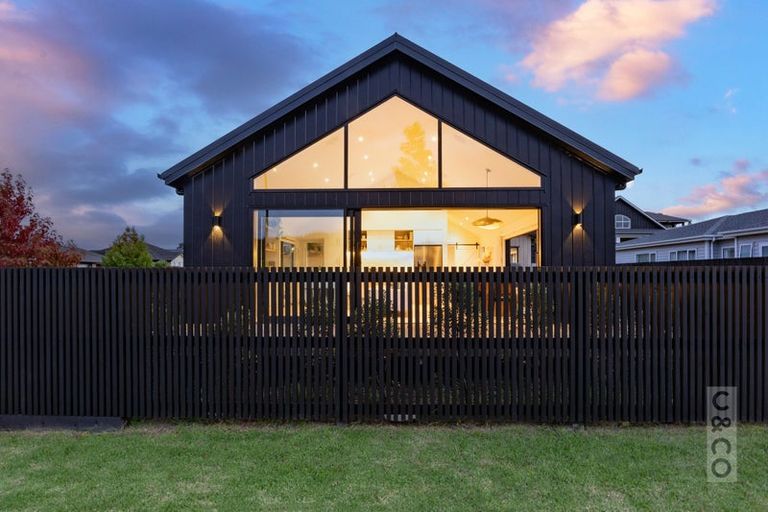 Photo of property in 7 Robert Might Road, Kumeu, 0810