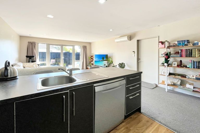 Photo of property in 4 Gresford Street, Edgeware, Christchurch, 8013