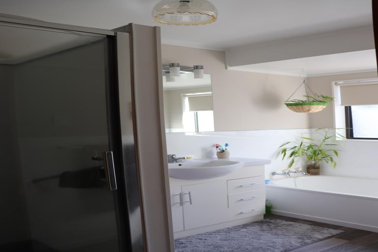 Photo of property in 84 Hakanoa Street, Huntly, 3700