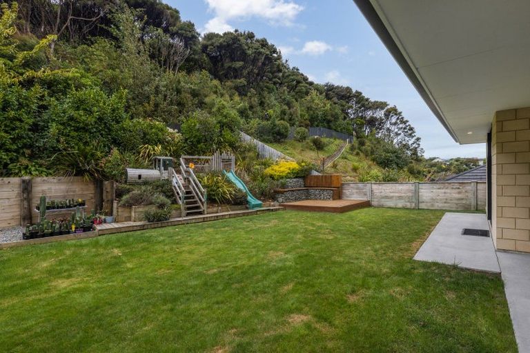 Photo of property in 28 Mooring Close, Whitby, Porirua, 5024