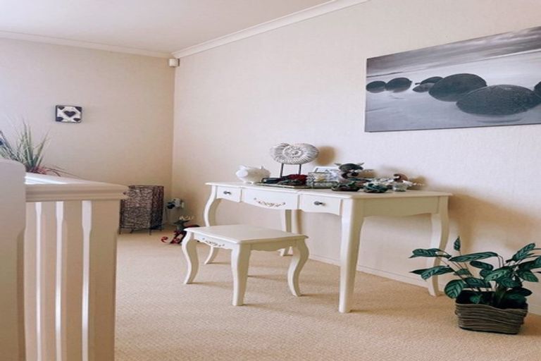 Photo of property in 11 Liffey Drive, East Tamaki, Auckland, 2013