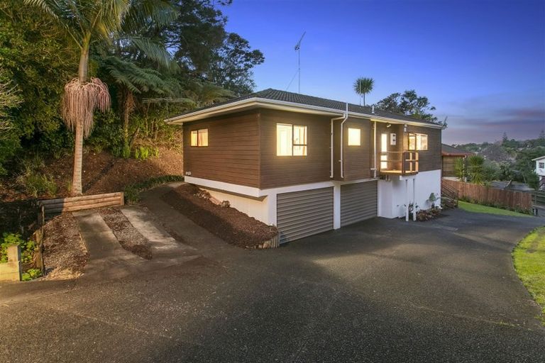 Photo of property in 1/55 Greenvalley Rise, Glenfield, Auckland, 0629