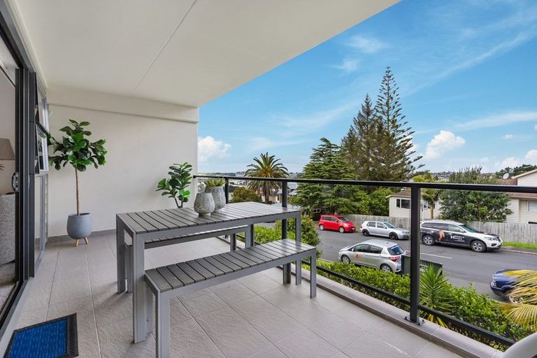 Photo of property in 4/79 Schnapper Rock Road, Schnapper Rock, Auckland, 0632