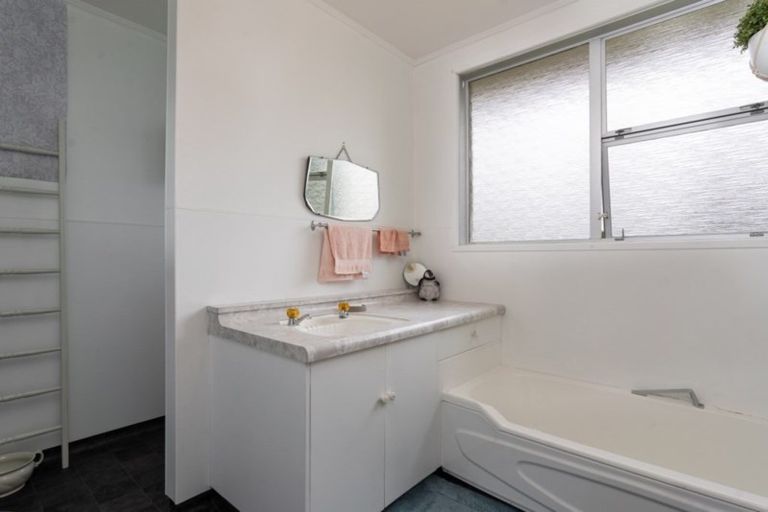 Photo of property in 2 Rahiwi Place, Lansdowne, Masterton, 5810