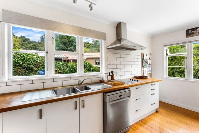 Photo of property in 39 Rawhiti Street, Stokes Valley, Lower Hutt, 5019